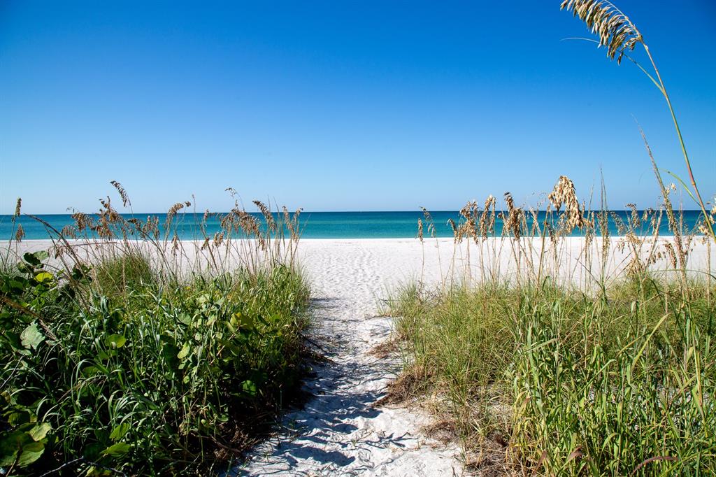 691 Gulf Bay Road Longboat Key, FL 34228 - Photo 26 of 34