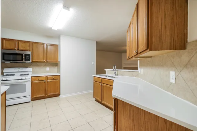 $2,125 | 16700 Foursquare Drive, Conroe, TX 77385