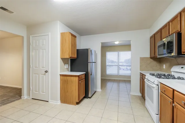 $2,125 | 16700 Foursquare Drive, Conroe, TX 77385