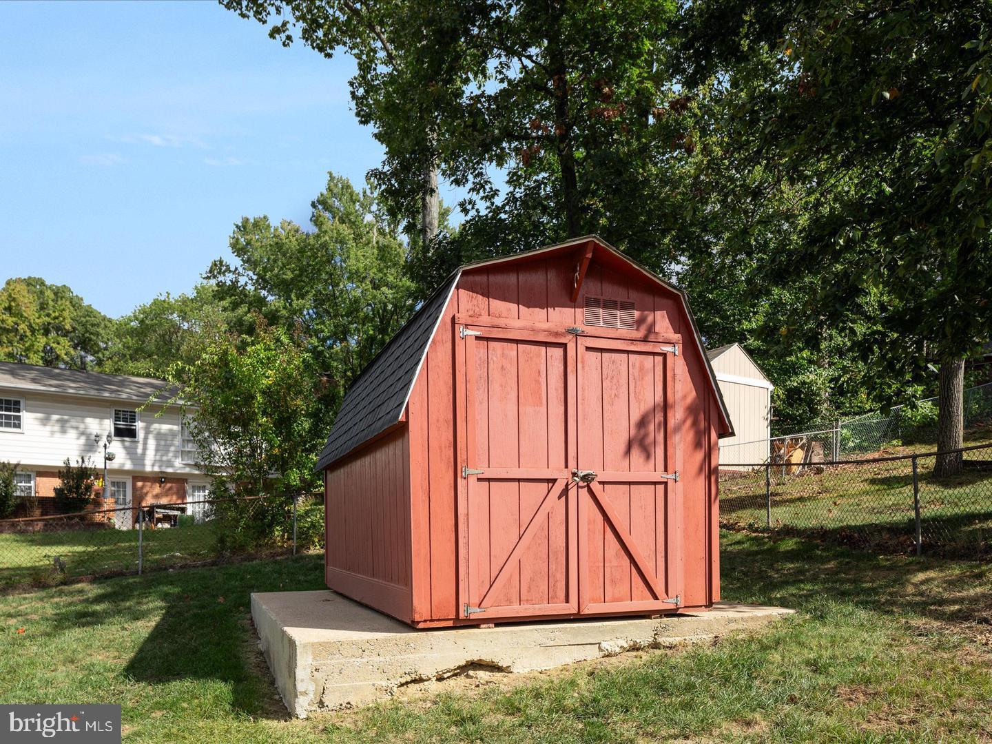 6434 Rives Court Springfield, VA 22150 - Photo 34 of 37 a front view of a house with garden