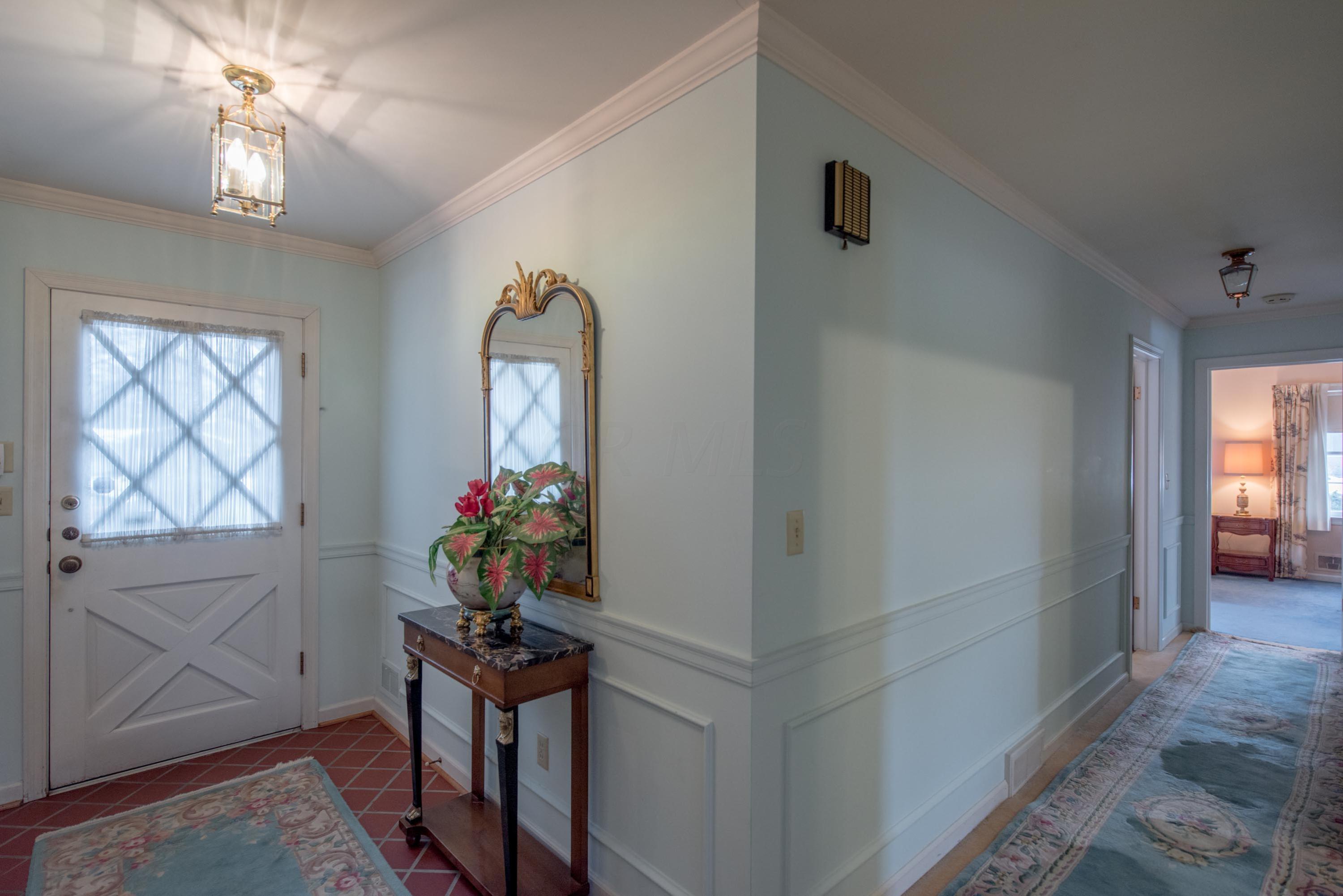2985 Halstead Road Columbus, OH 43221 - Photo 4 of 19