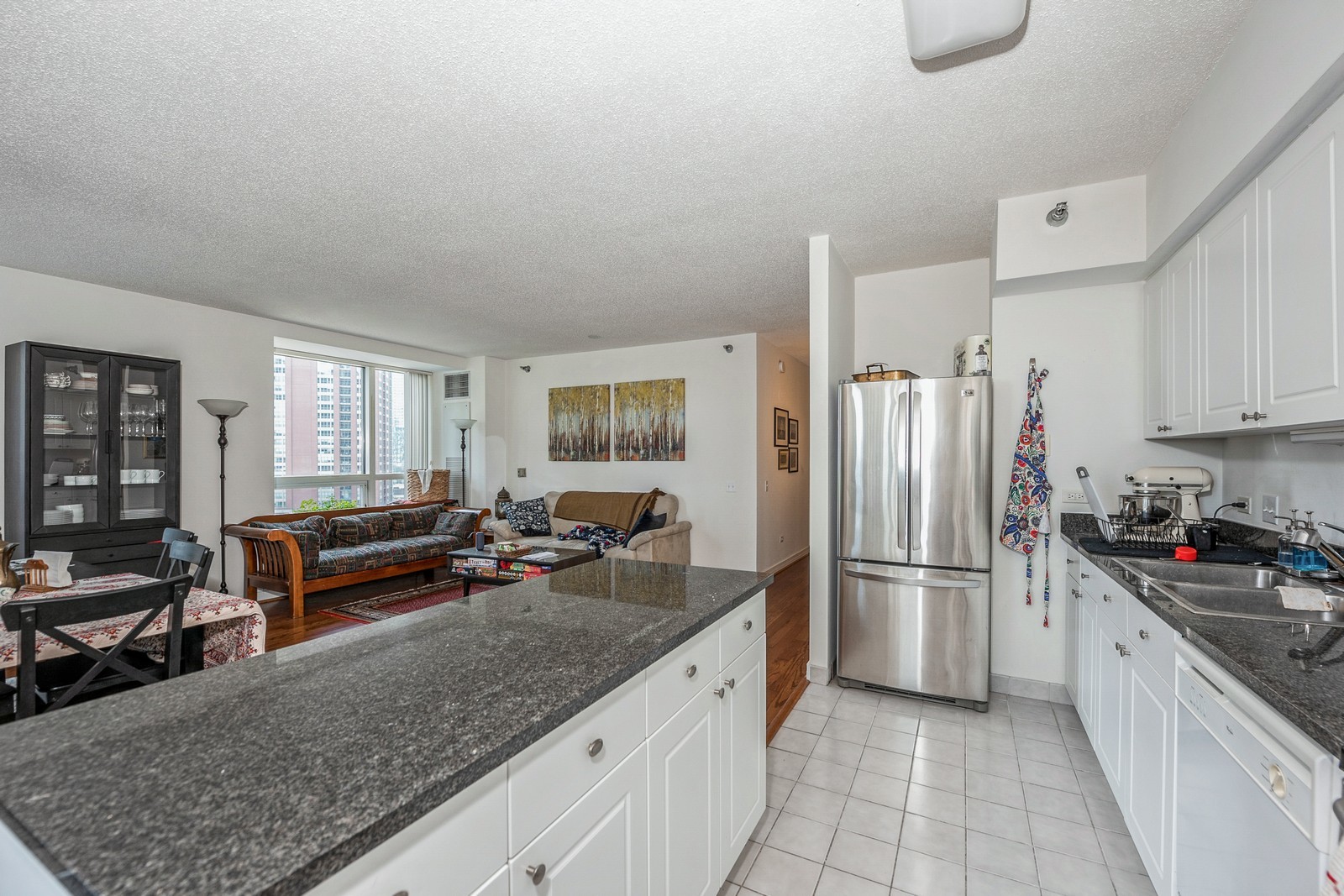 512 North McClurg Court, Unit 504 Chicago, IL 60611 - Photo 3 of 12