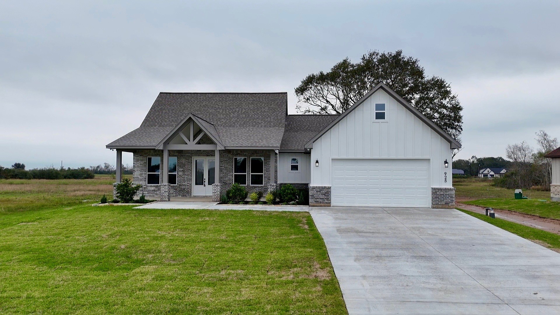 925 Buffalo Trail Angleton, TX 77515 - Photo 2 of 45 a front view of house with yard and green space