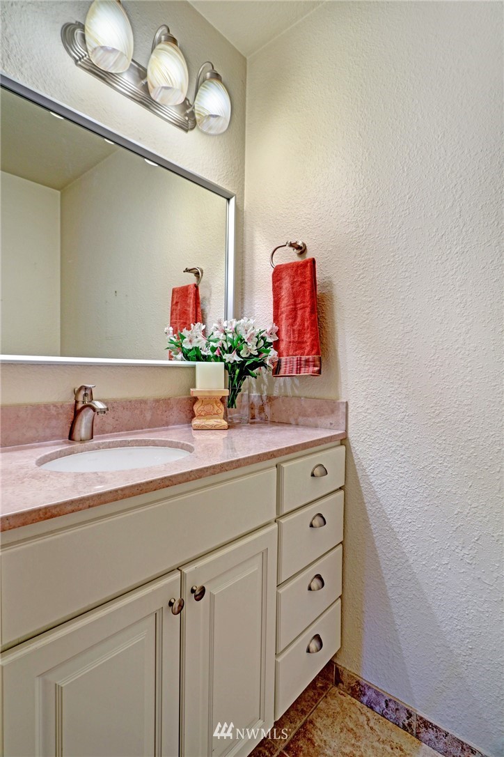 10326 Northeast 185th Street, Unit B Bothell, WA 98011 - Photo 9 of 19 Gallery Image 9