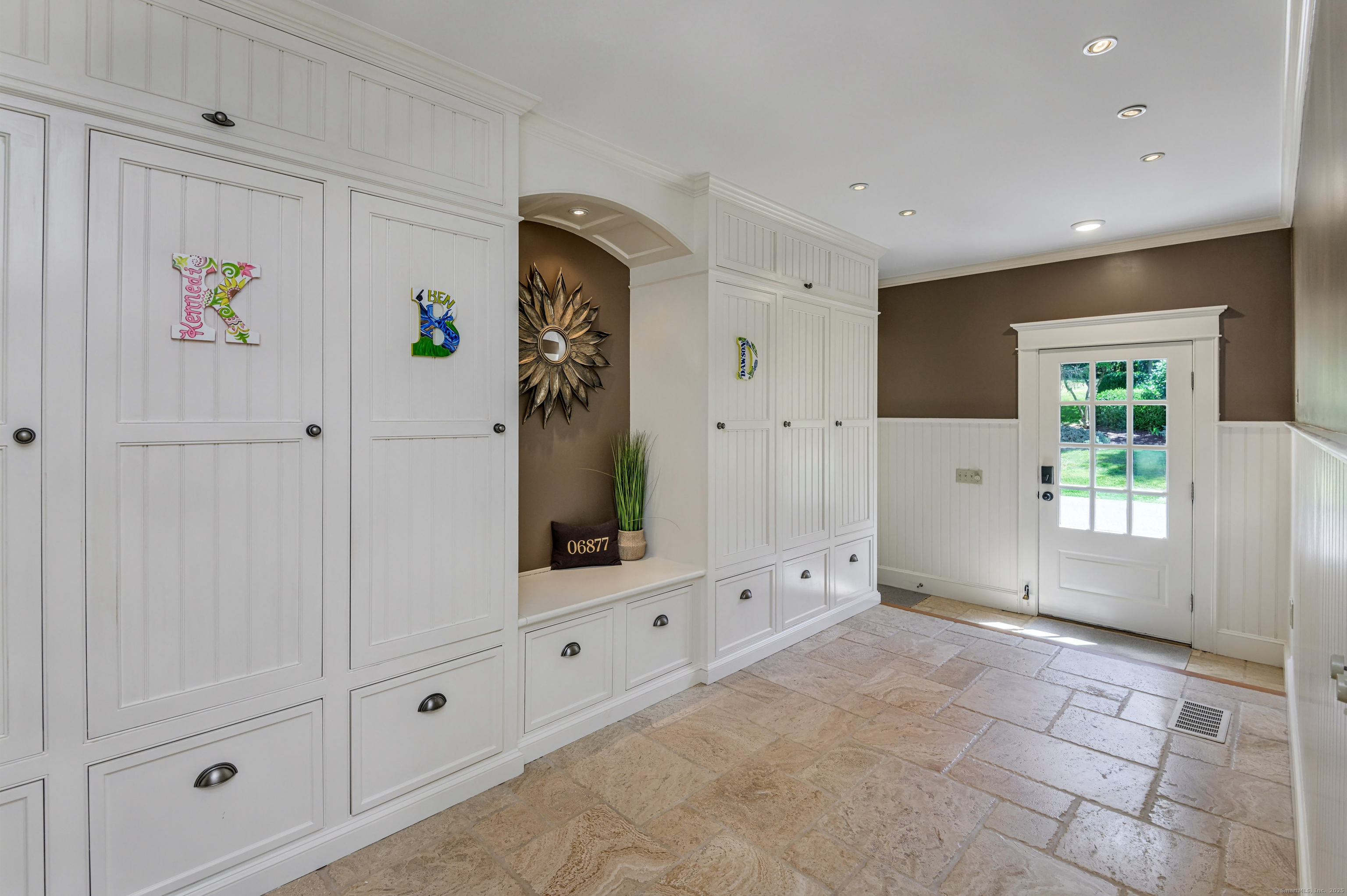 21 Schoolhouse Place Ridgefield, CT 06877 - Photo 28 of 40 a view of livingroom with window