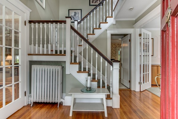 123 Warwick Road Melrose, MA 02176 - Photo 4 of 23 Gallery Image 4