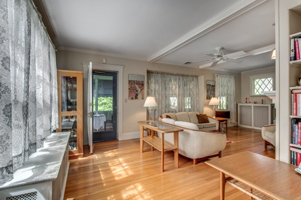 123 Warwick Road Melrose, MA 02176 - Photo 5 of 23 Gallery Image 5