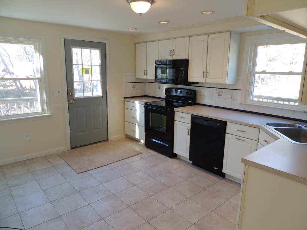 7 Pine Road Hudson, NH 03051 - Photo 10 of 30