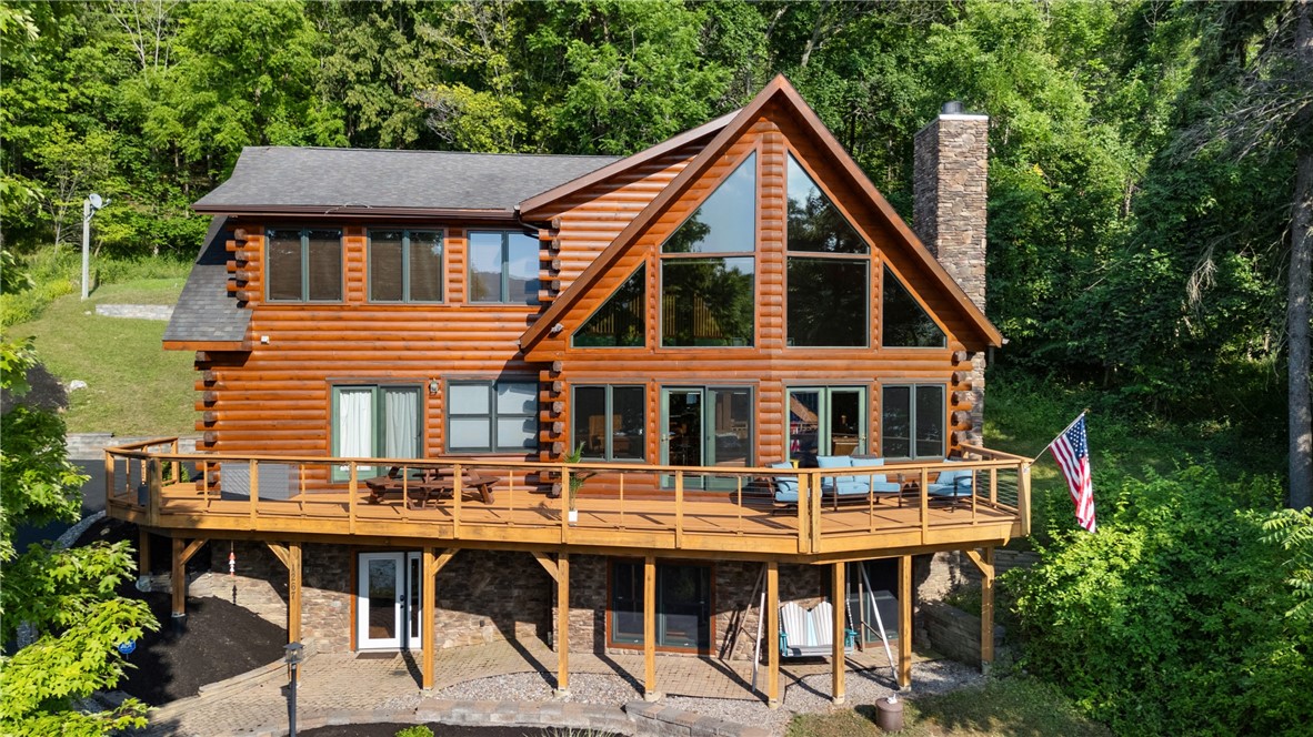 welcome to 1267/1265 S Lake RD