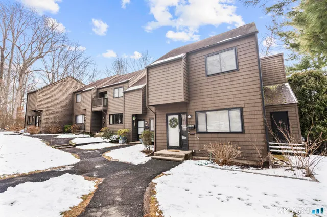 $299,990 | 43 Hampton Park, Unit 43, Branford, CT 06405