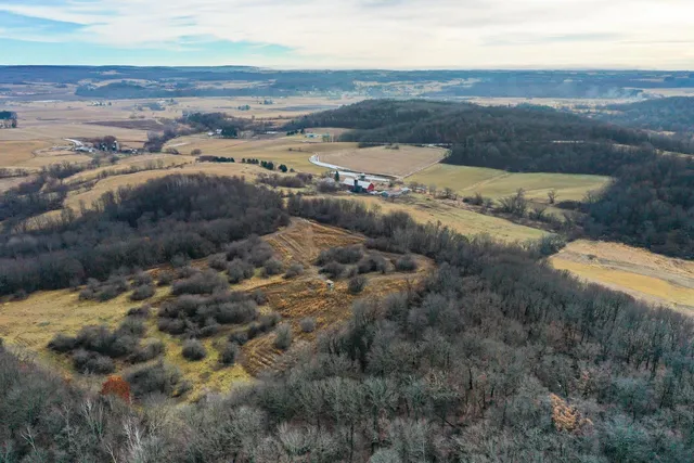 $1,299,900 | E5190 Sand Hill Road, Reedsburg, WI 53959