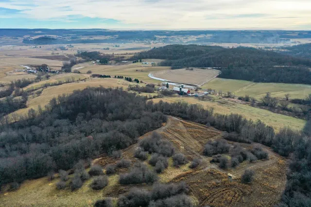 $1,299,900 | E5190 Sand Hill Road, Reedsburg, WI 53959