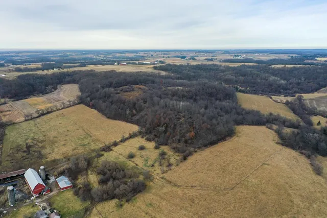 $1,299,900 | E5190 Sand Hill Road, Reedsburg, WI 53959