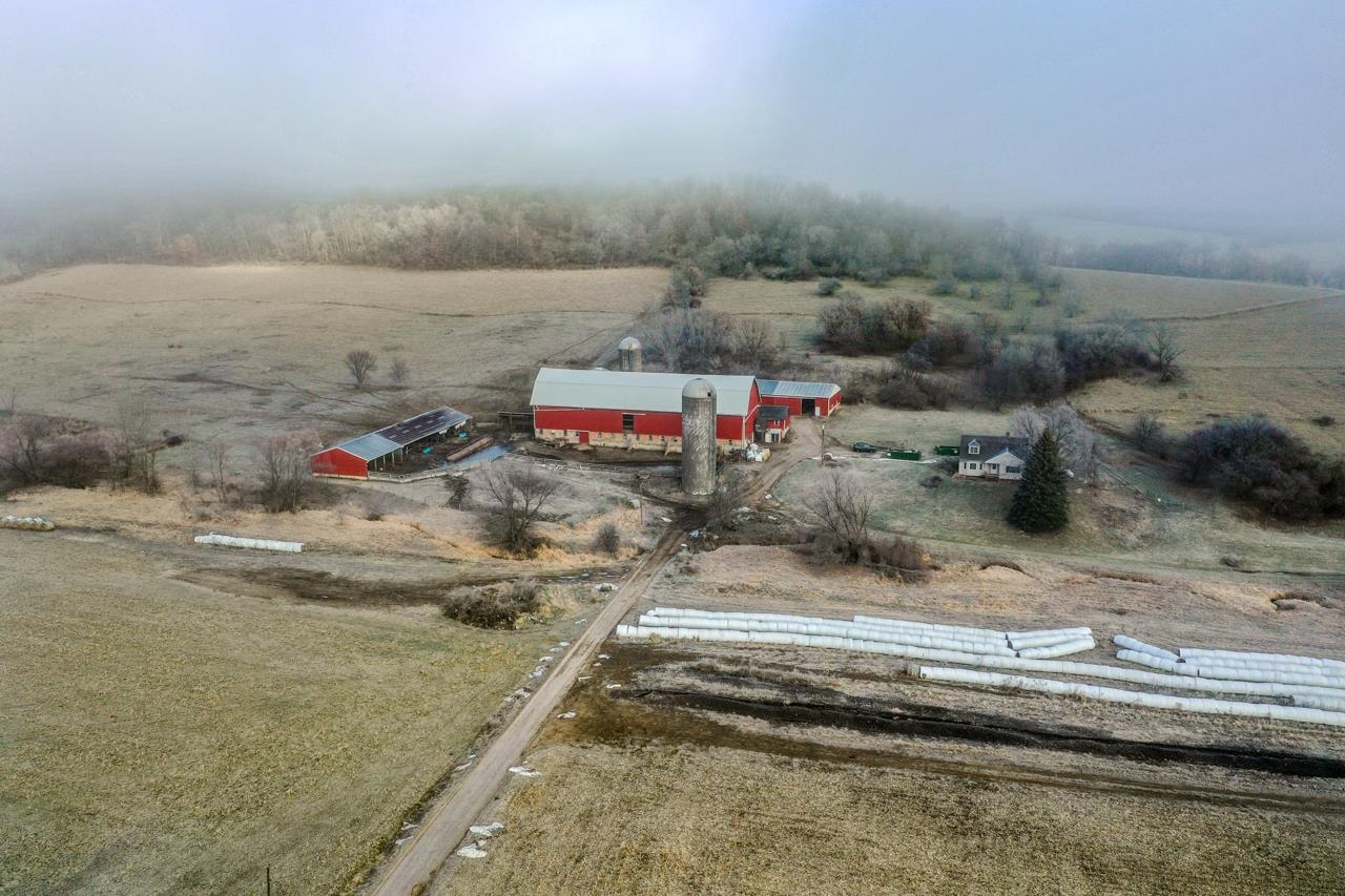 E5190 Sand Hill Road Reedsburg, WI 53959 - Photo 4 of 61