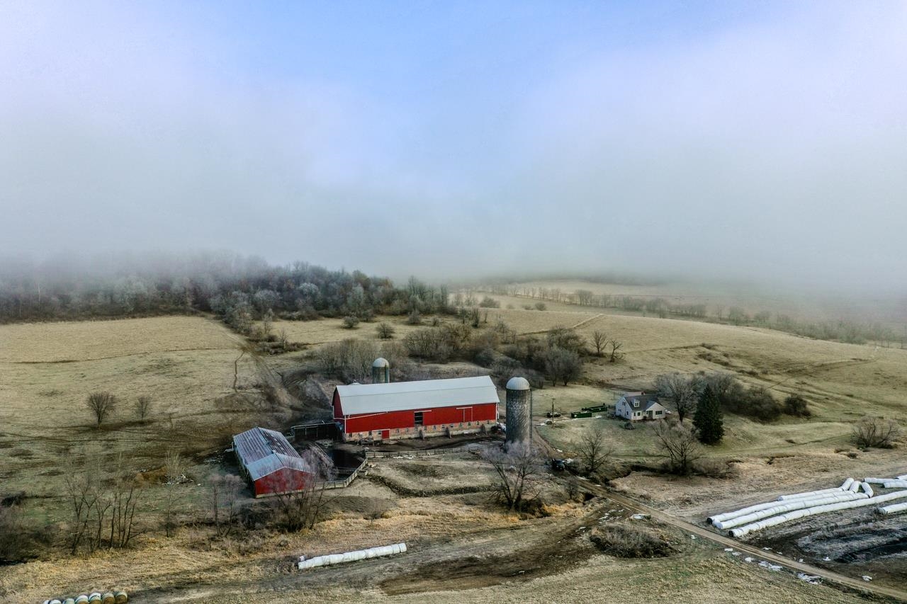 E5190 Sand Hill Road Reedsburg, WI 53959 - Photo 5 of 61