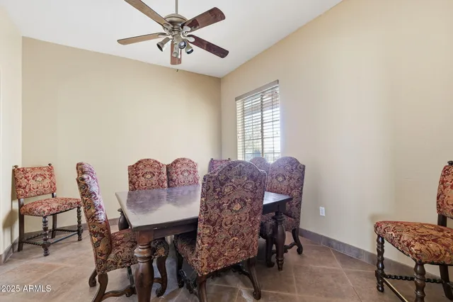 a view of livingroom with furniture