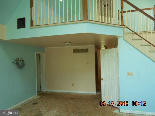 318 Greyhound Road Baltimore, MD 21221 - Photo 12 of 19 Living Room