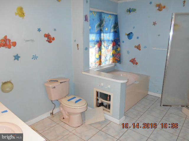 318 Greyhound Road Baltimore, MD 21221 - Photo 16 of 19 Bath