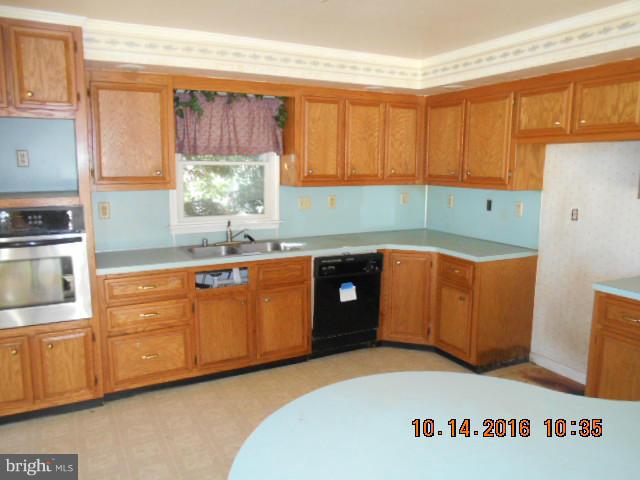 318 Greyhound Road Baltimore, MD 21221 - Photo 9 of 19 Kitchen