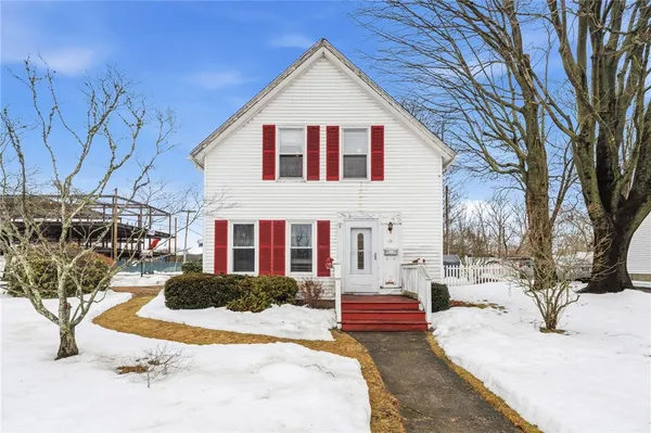 $475,000 | 131 Columbia Street, South Kingstown, RI 02879