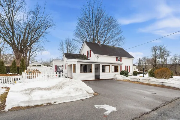 $475,000 | 131 Columbia Street, South Kingstown, RI 02879