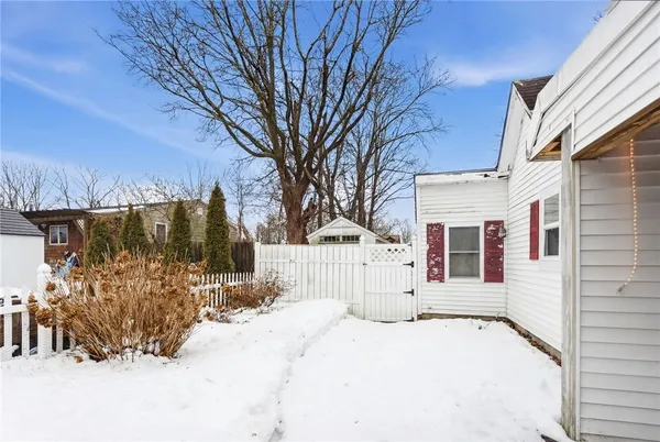 $475,000 | 131 Columbia Street, South Kingstown, RI 02879