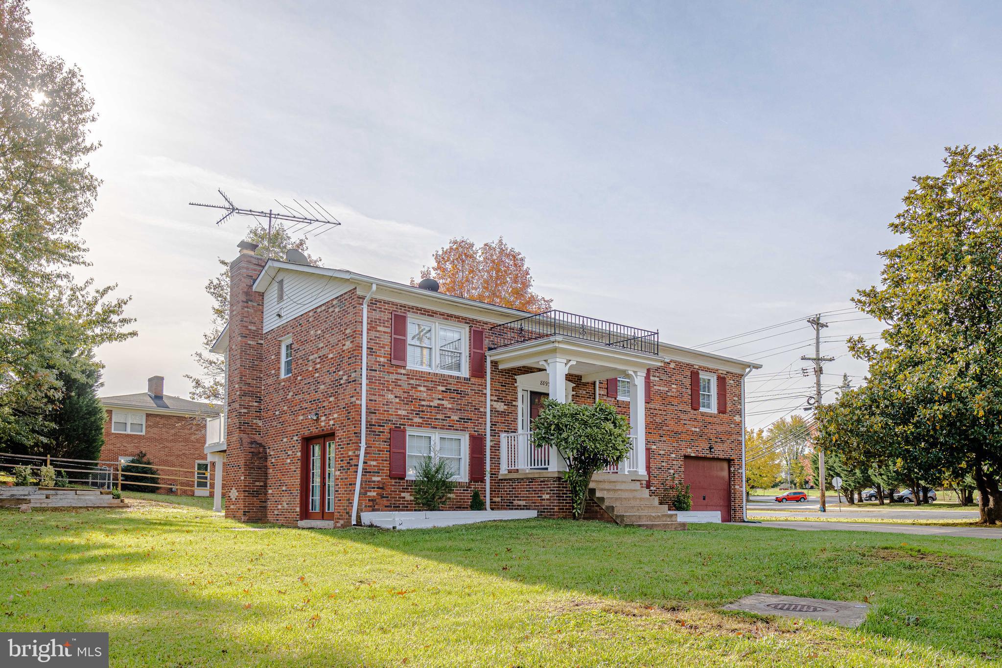 8893 Grant Avenue Manassas, VA 20110 - Photo 2 of 32 Front & side