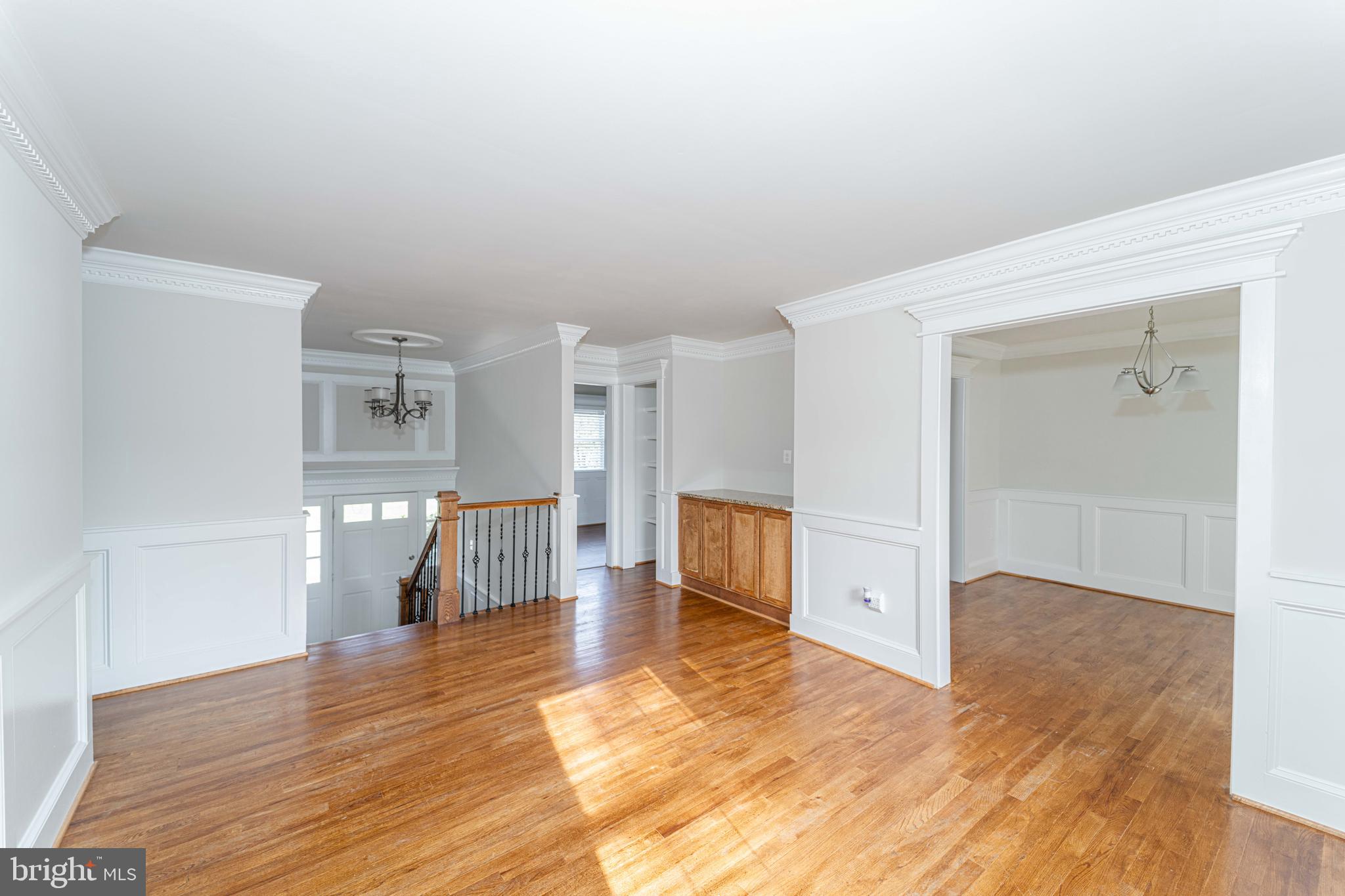 8893 Grant Avenue Manassas, VA 20110 - Photo 11 of 32 Living room