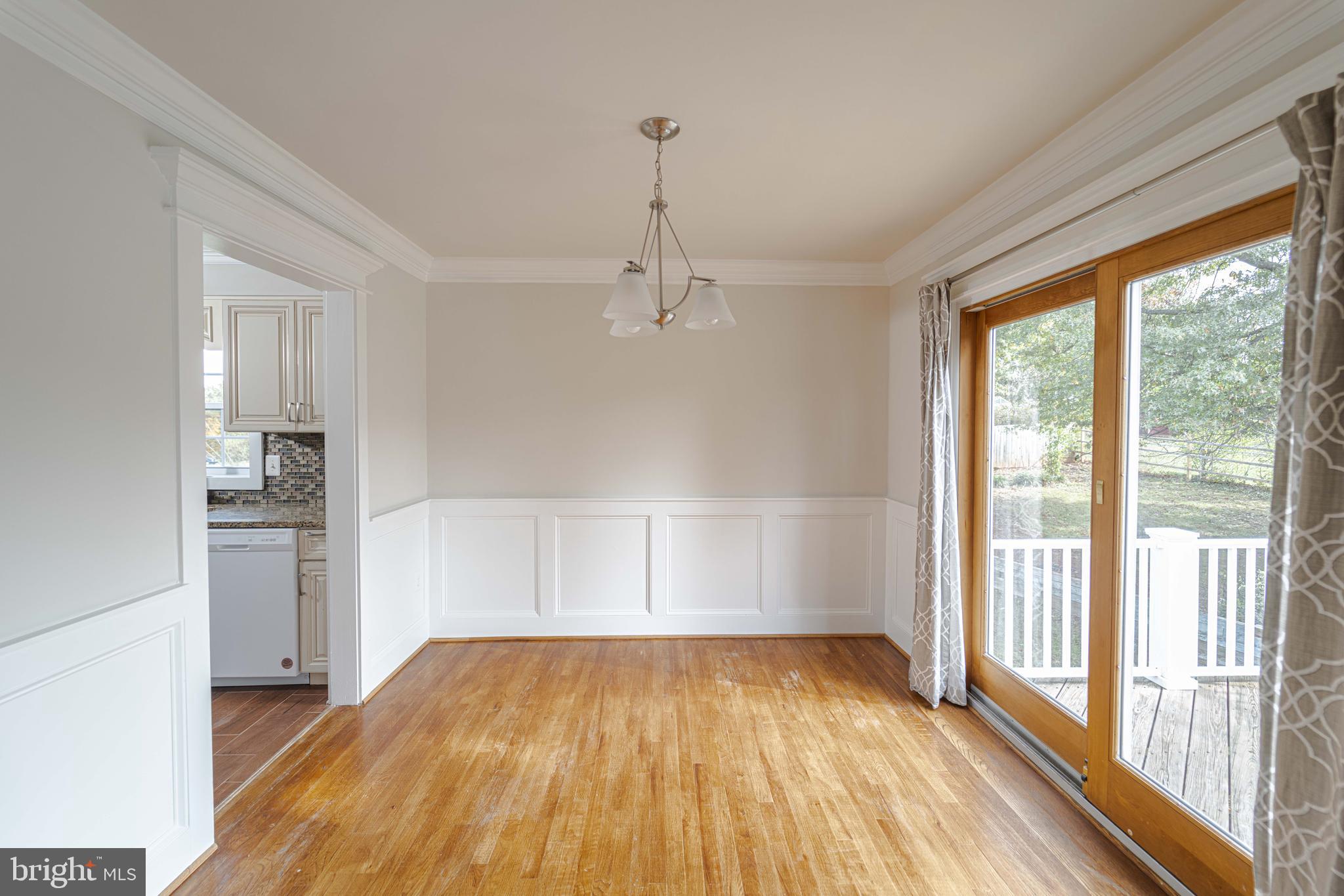 8893 Grant Avenue Manassas, VA 20110 - Photo 12 of 32 Dining room