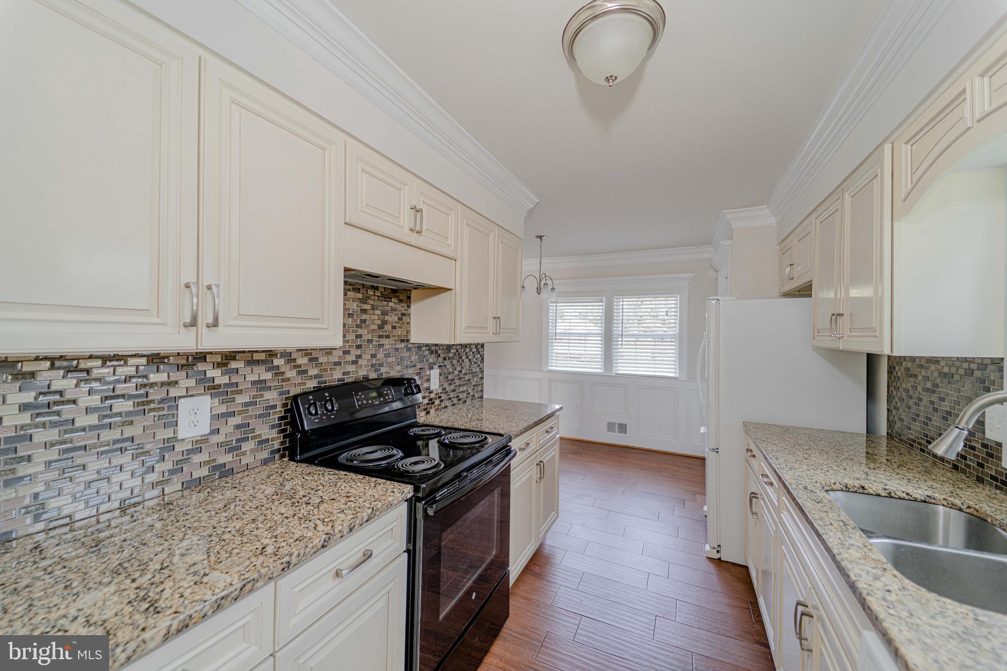 8893 Grant Avenue Manassas, VA 20110 - Photo 13 of 32 Kitchen