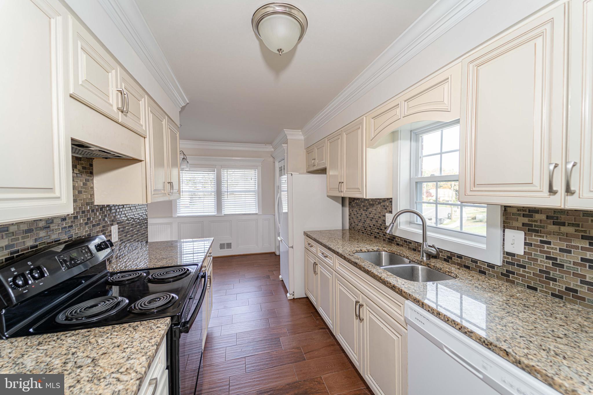 8893 Grant Avenue Manassas, VA 20110 - Photo 14 of 32 Kitchen