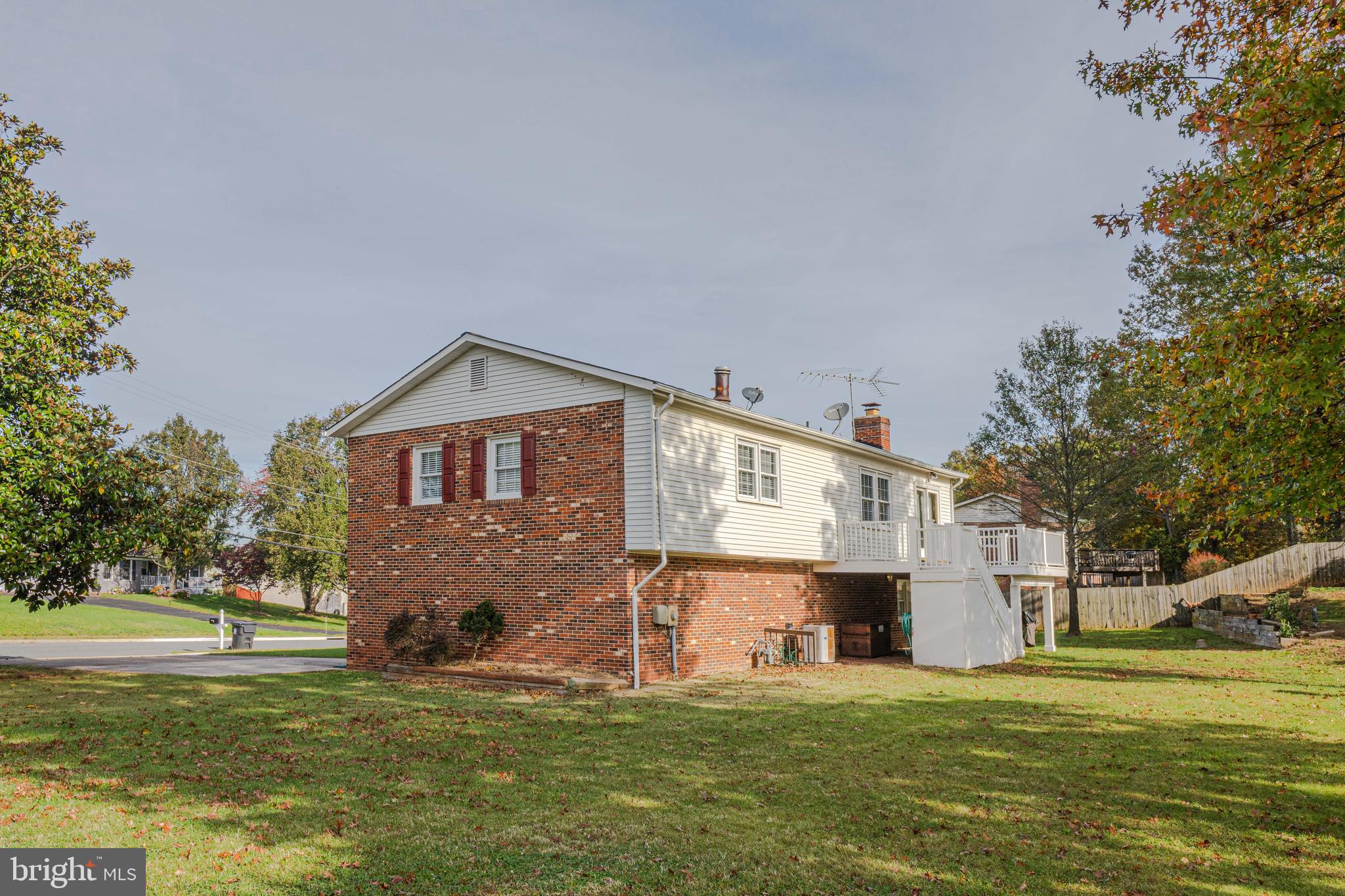 8893 Grant Avenue Manassas, VA 20110 - Photo 3 of 32 Front & side