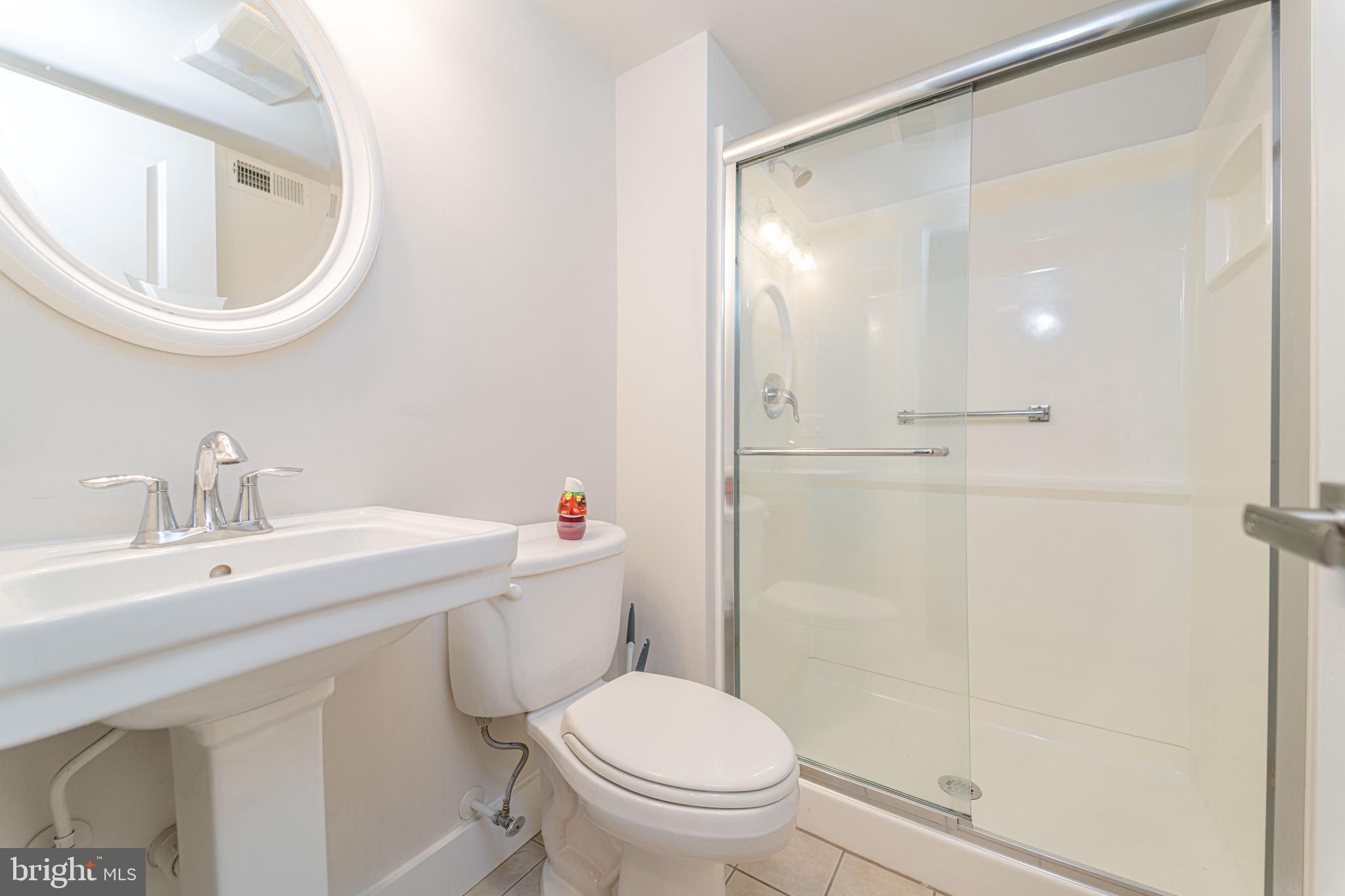 8893 Grant Avenue Manassas, VA 20110 - Photo 28 of 32 Master bathroom