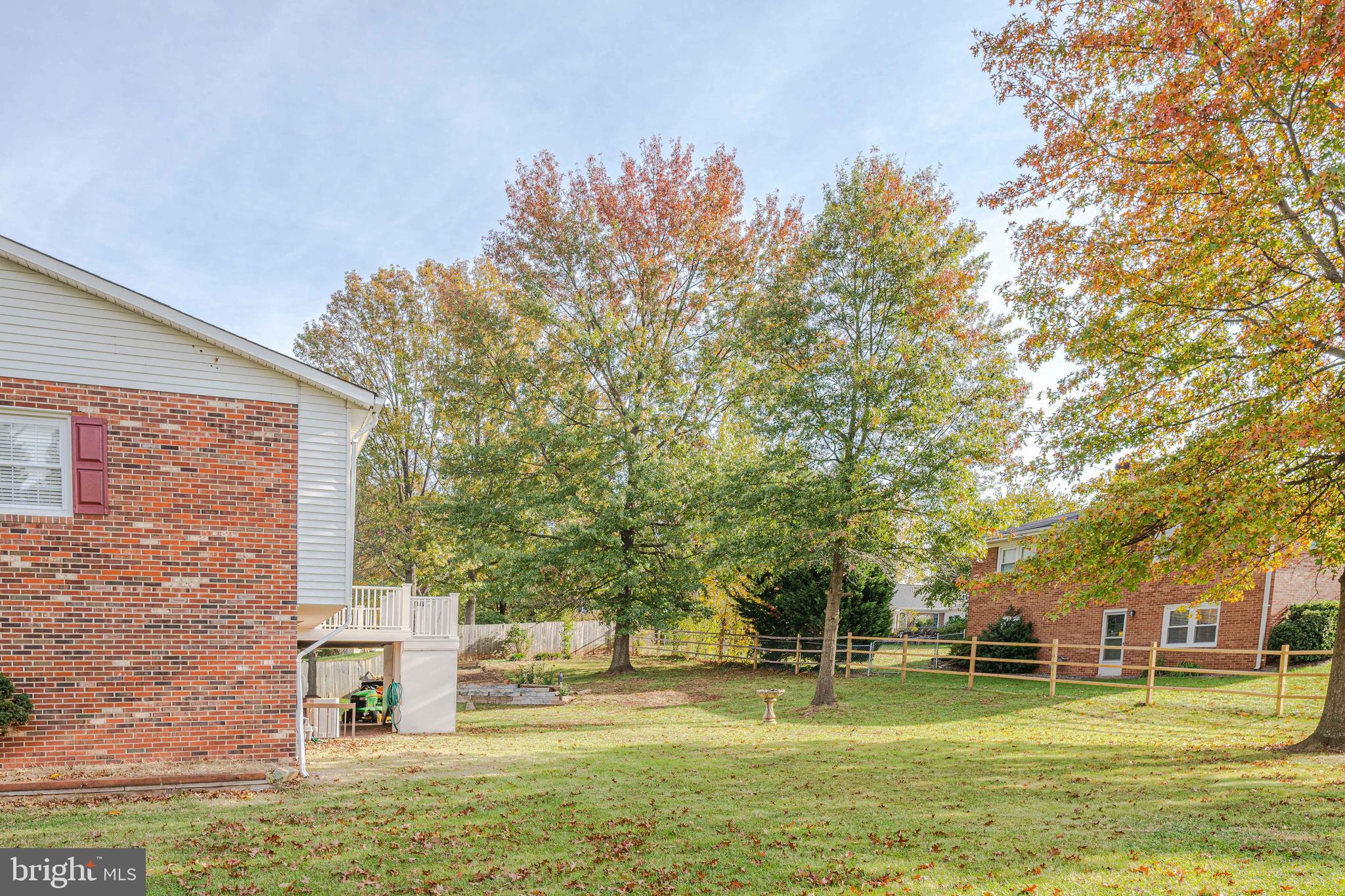 8893 Grant Avenue Manassas, VA 20110 - Photo 4 of 32 Side rear yard