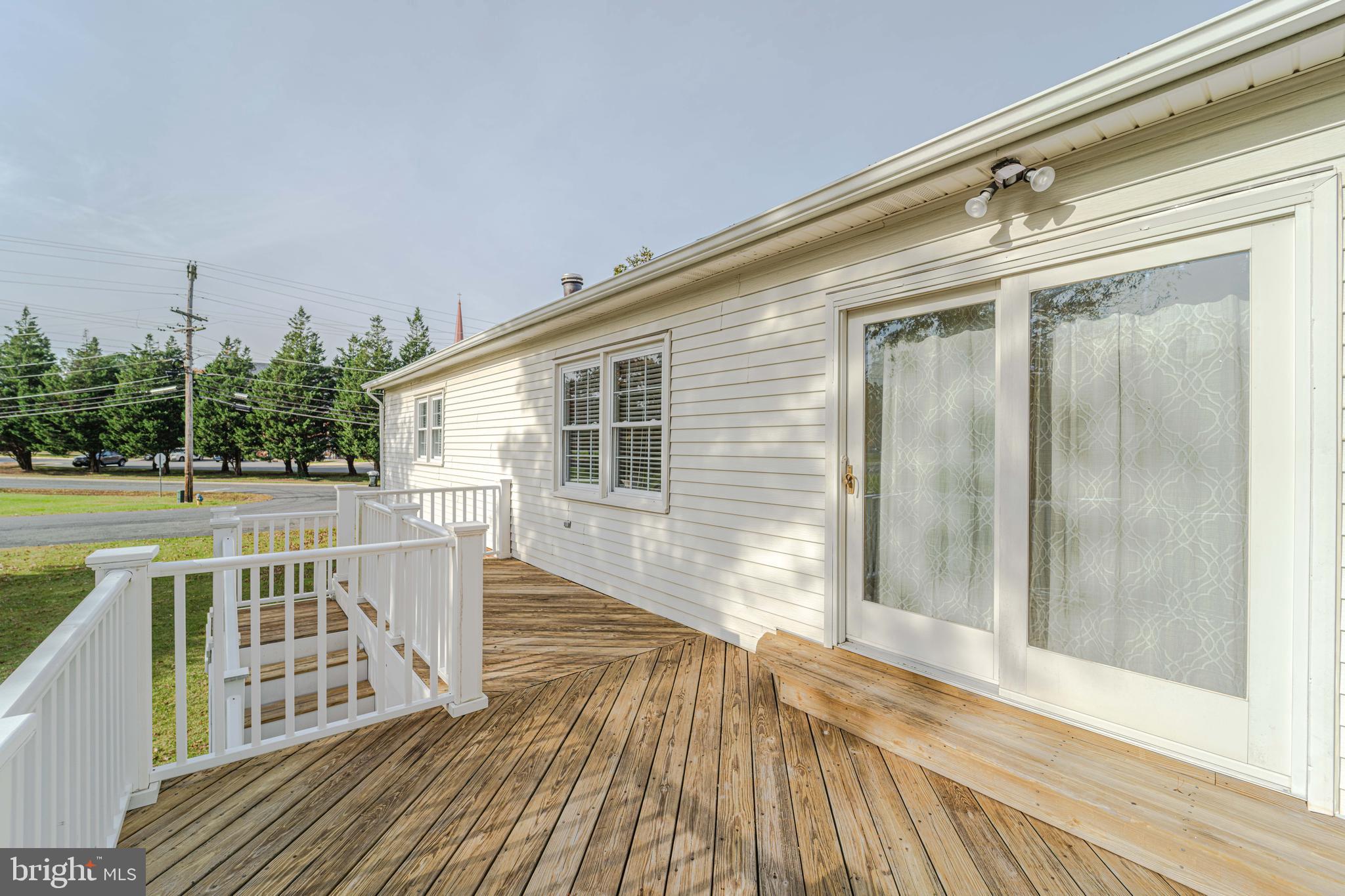 8893 Grant Avenue Manassas, VA 20110 - Photo 7 of 32 Deck