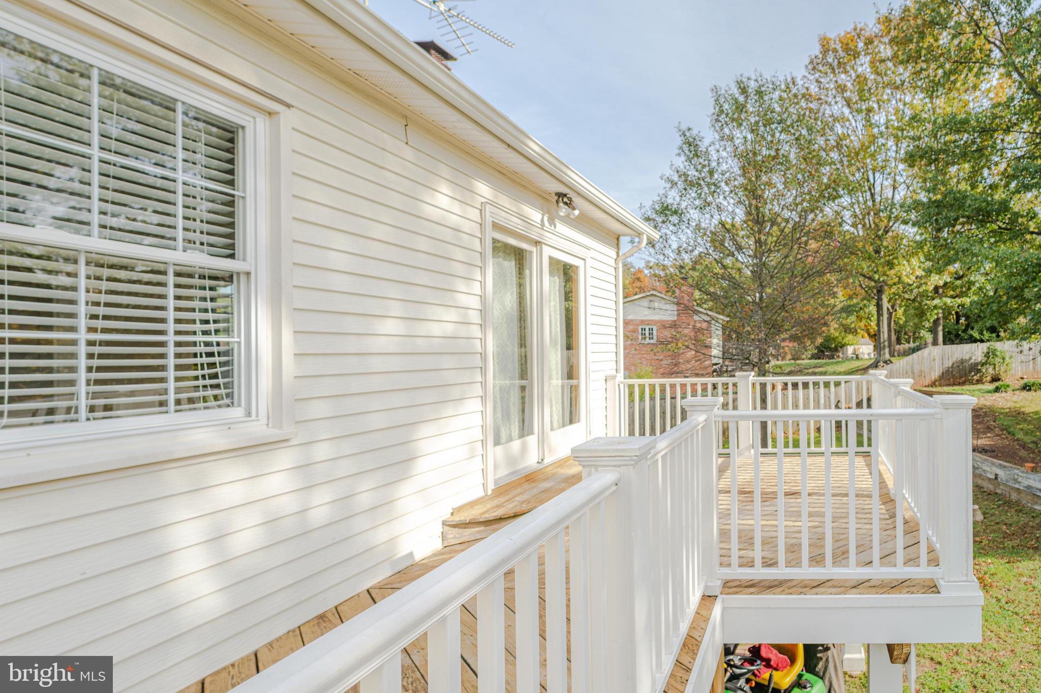8893 Grant Avenue Manassas, VA 20110 - Photo 8 of 32 Deck