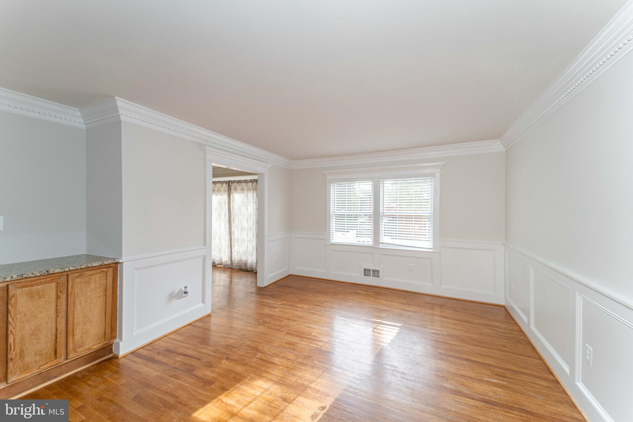 8893 Grant Avenue Manassas, VA 20110 - Photo 10 of 32 Living room