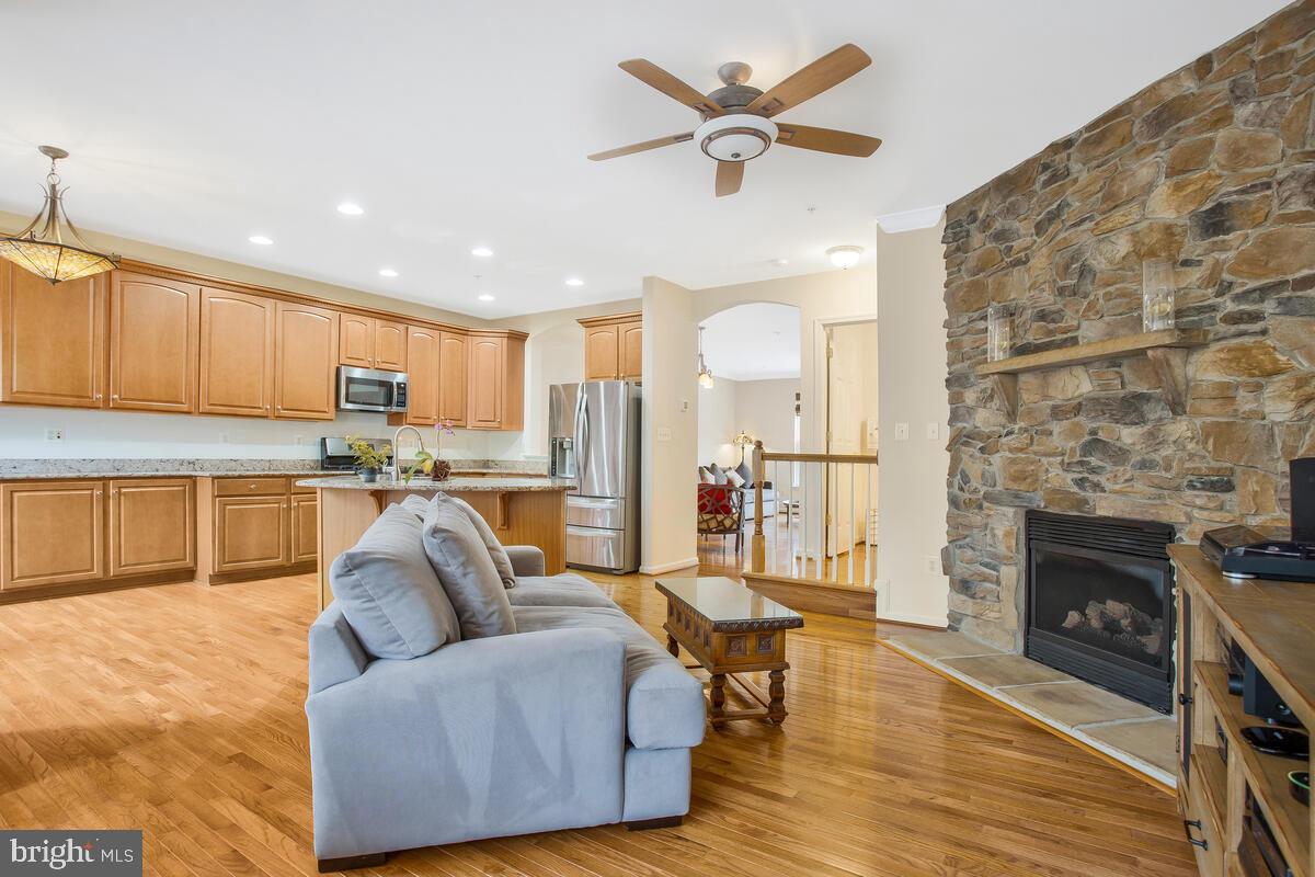 2305 Noblewood Road Edgewater, MD 21037 - Photo 22 of 43 Family room / great room