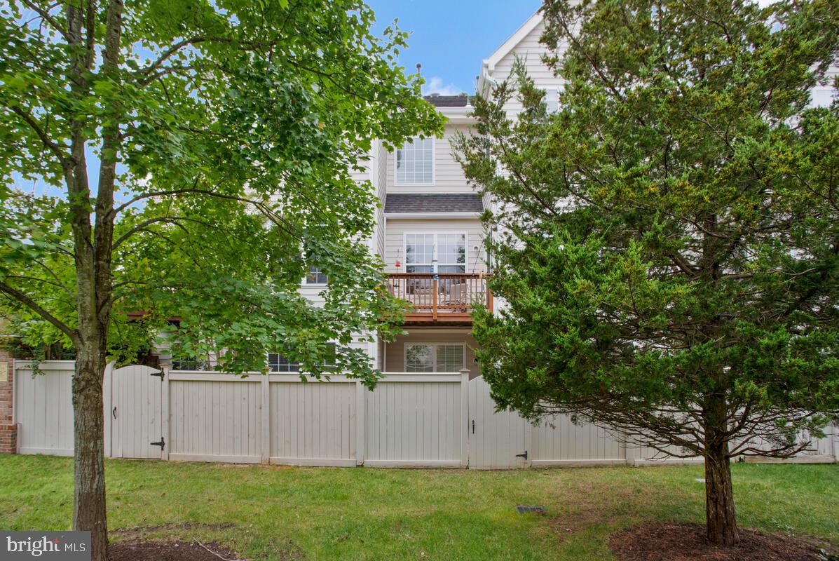 2305 Noblewood Road Edgewater, MD 21037 - Photo 5 of 43 Backs to community property
