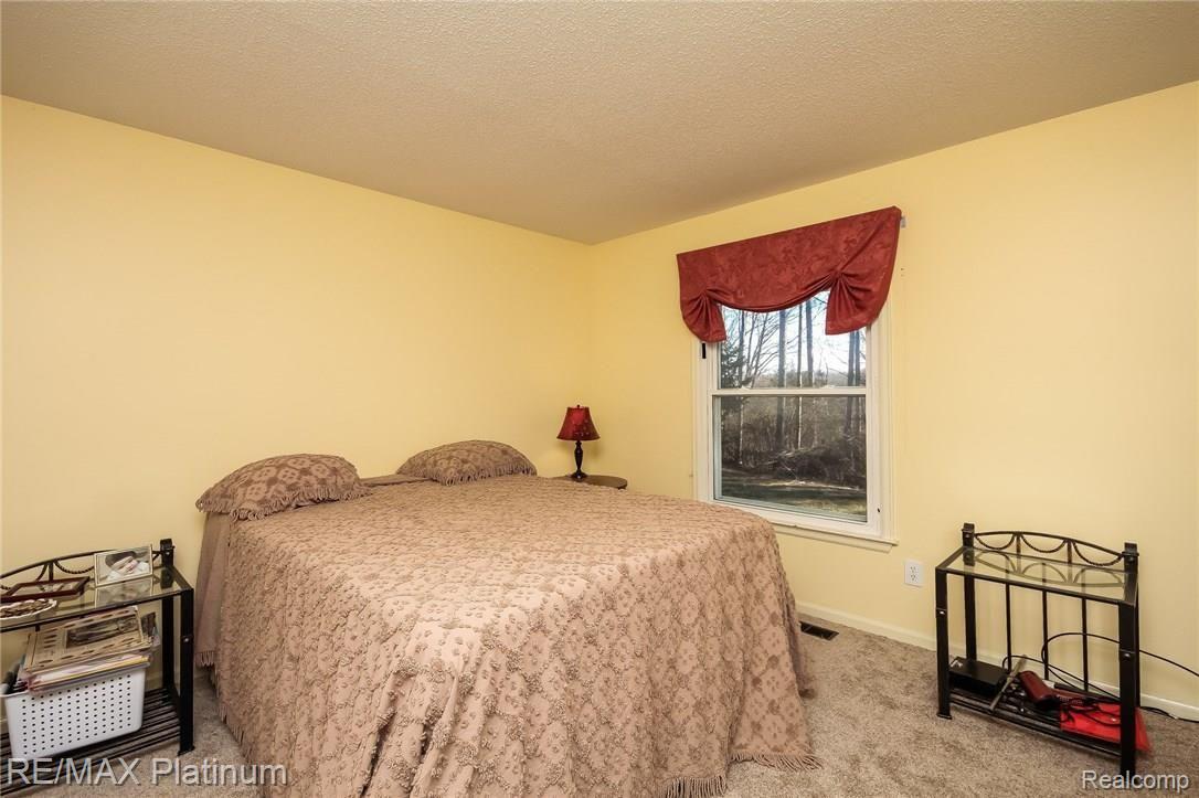 170 Tiplady Road Pinckney, MI 48169 - Photo 10 of 29 016-Master_Bedroom-3747721-medium.jpg