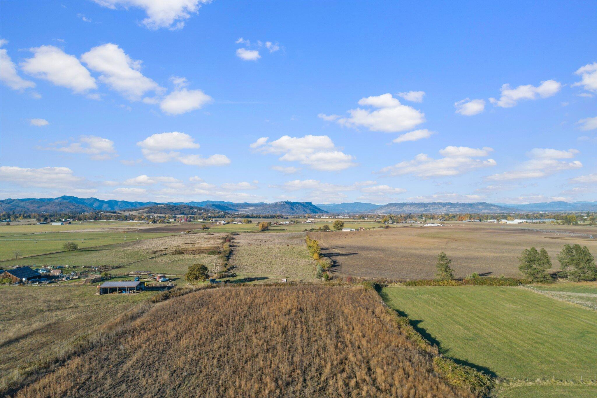 3320 Taylor Road Central Point, OR 97502 - Photo 8 of 33 4-web-or-mls-DJI_0023