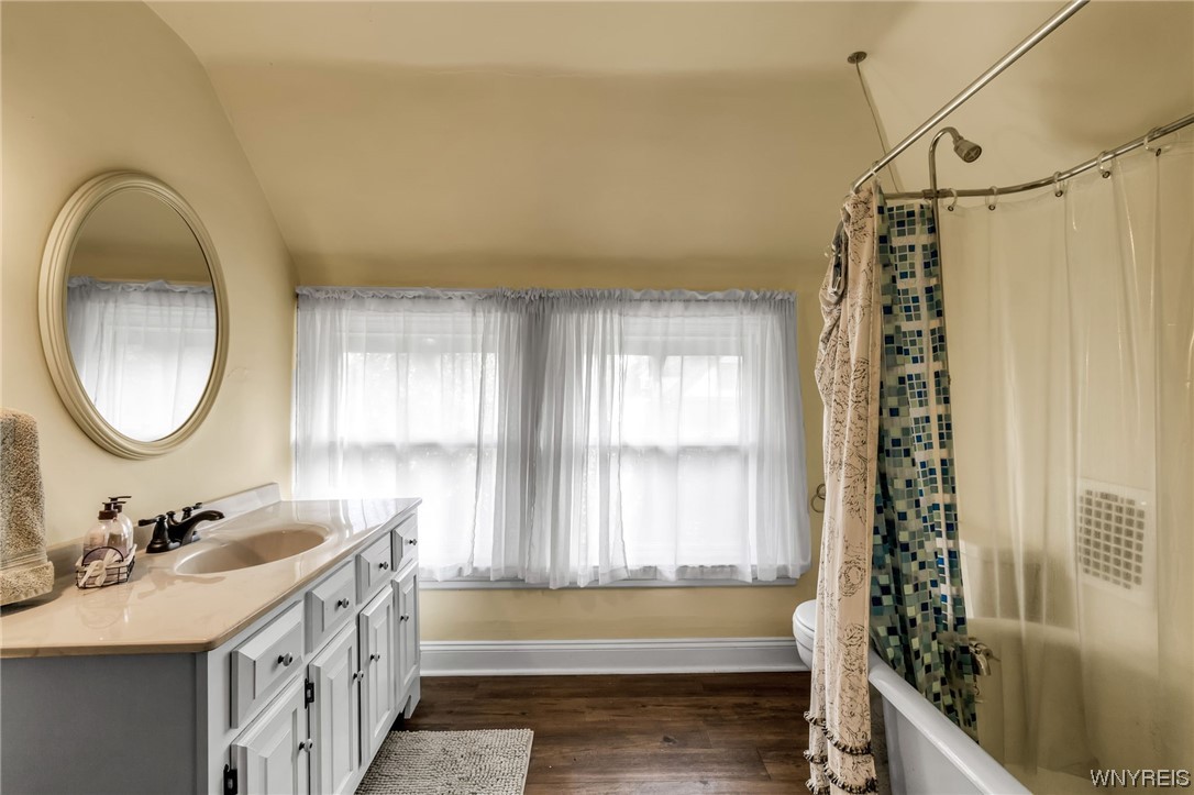 1 Argyle Park Buffalo, NY 14222 - Photo 40 of 50 Third floor full bath