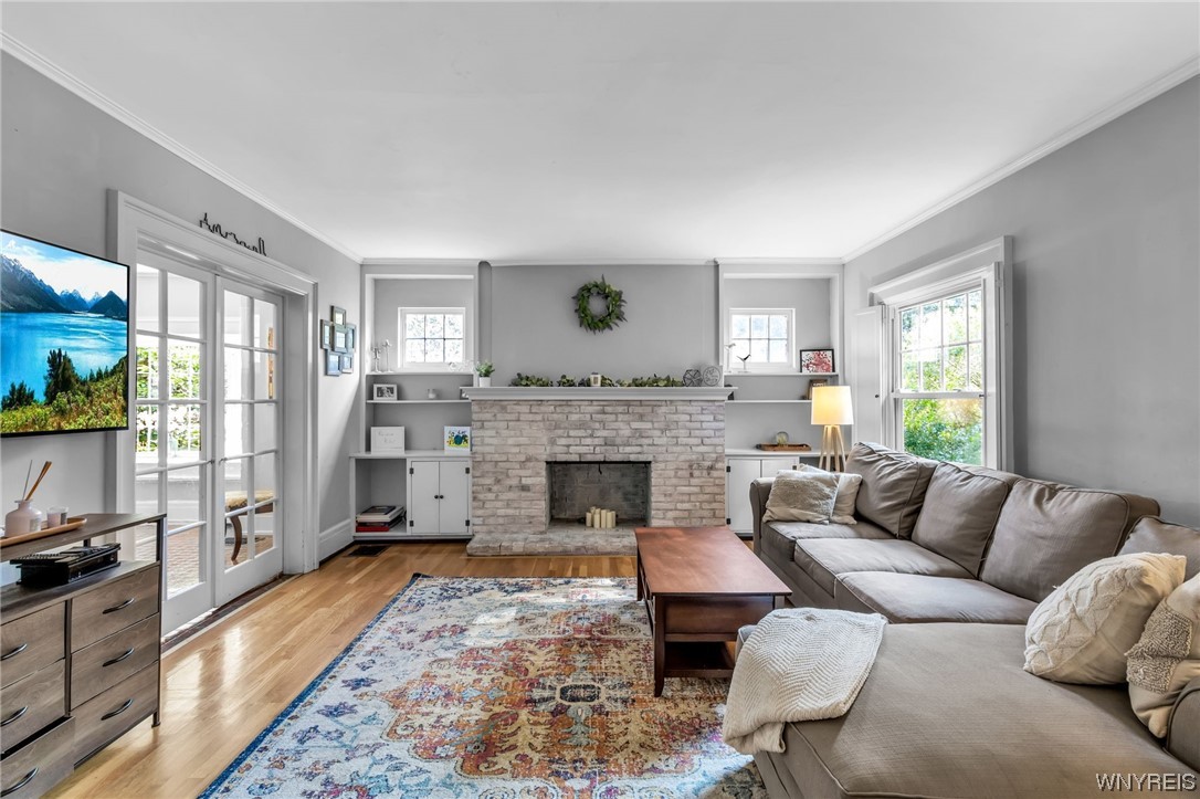 1 Argyle Park Buffalo, NY 14222 - Photo 8 of 50 Large living room with hardwood flooring throughou