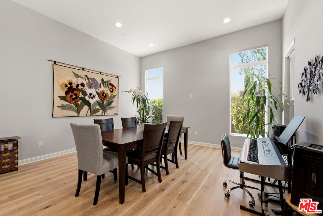 20715 Butternut Circle Porter Ranch, CA 91326 - Photo 11 of 31 Gallery Image 11