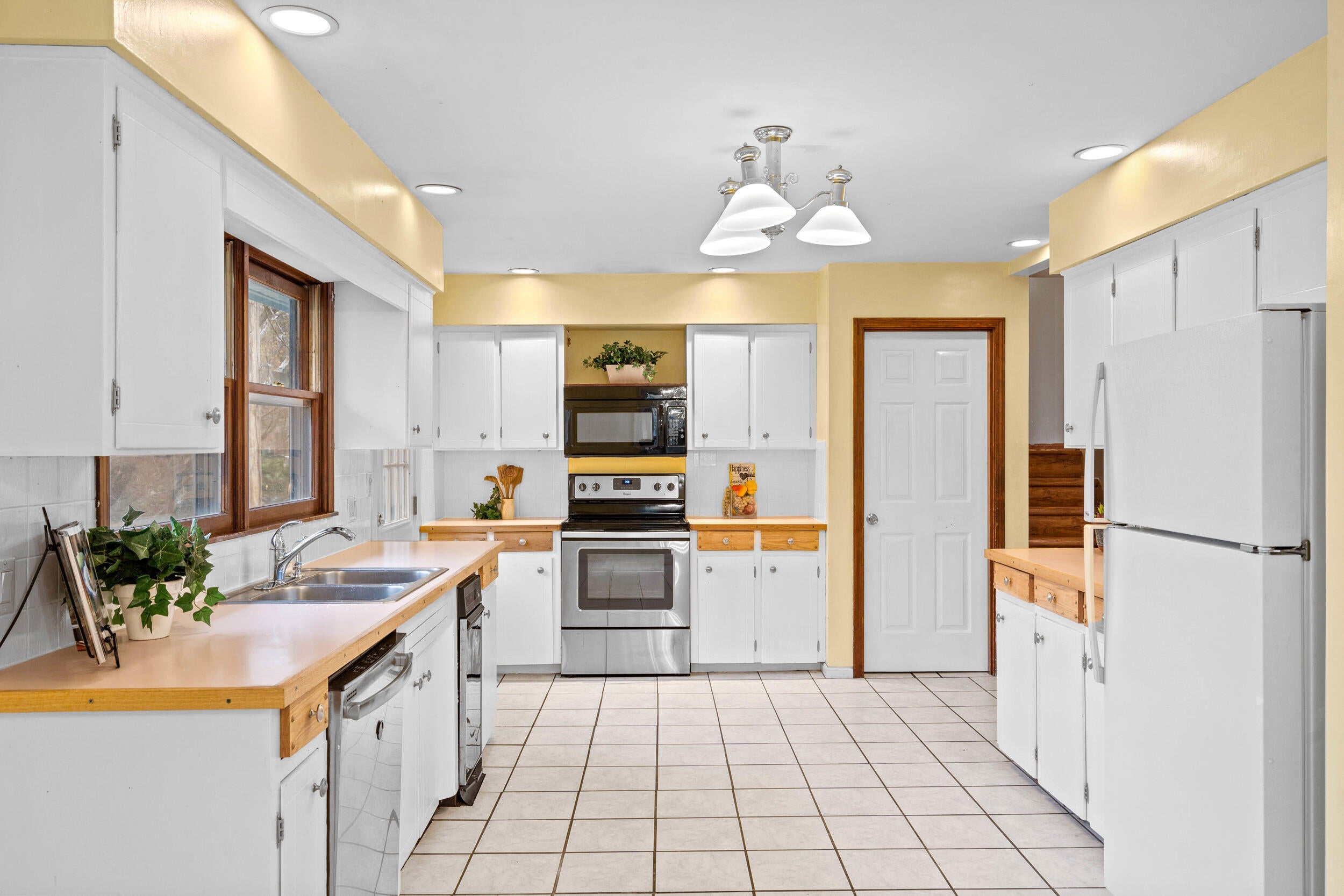 5385 North Clearview Road Columbia, MO 65202 - Photo 3 of 42 Kitchen Main