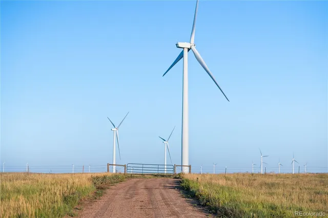 a sign that is on the wall of a building