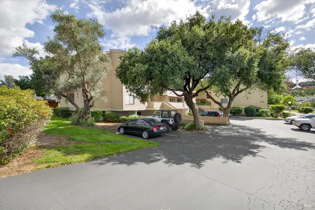 $350,000 | 1370 Townview Avenue, Unit 205, Santa Rosa, CA 95405