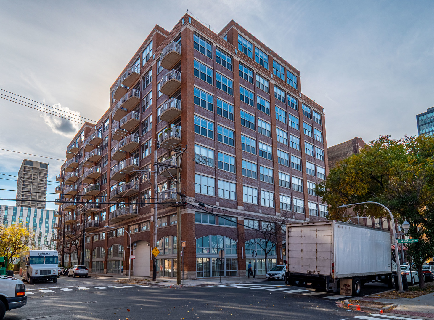 933 West Van Buren Street, Unit 708 Chicago, IL 60607 - Photo 1 of 23 a front view of a building