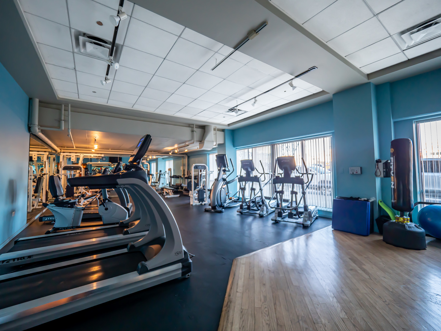 933 West Van Buren Street, Unit 708 Chicago, IL 60607 - Photo 23 of 23 a view of a room with gym equipment