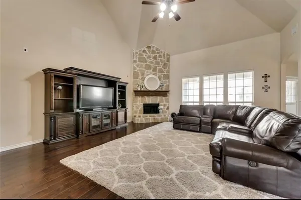 $3,500 | 308 Wisteria Way, Red Oak, TX 75154